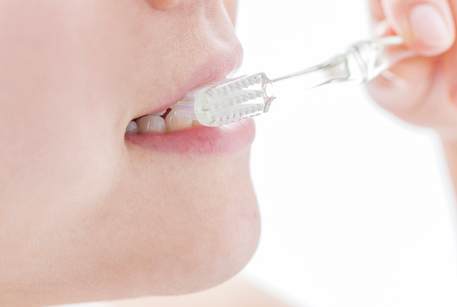 歯磨きを行うイメージ